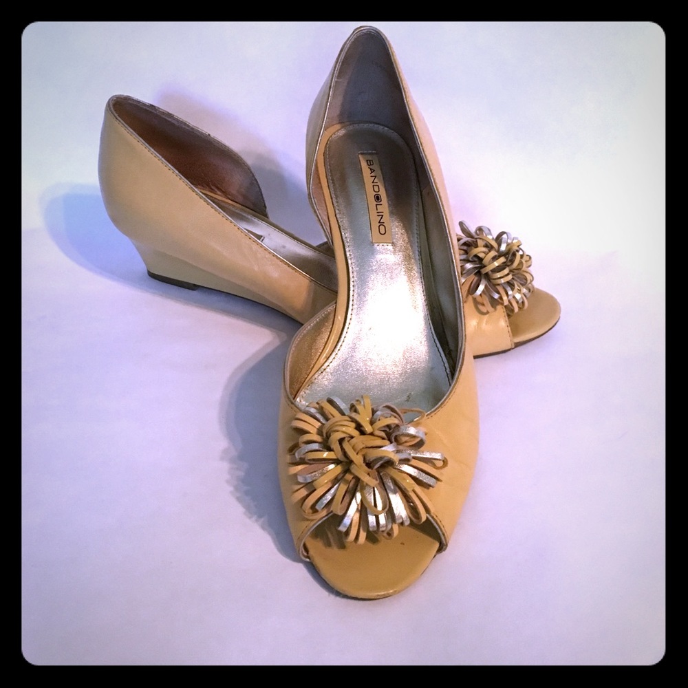 Bandalino peep-toe wedge